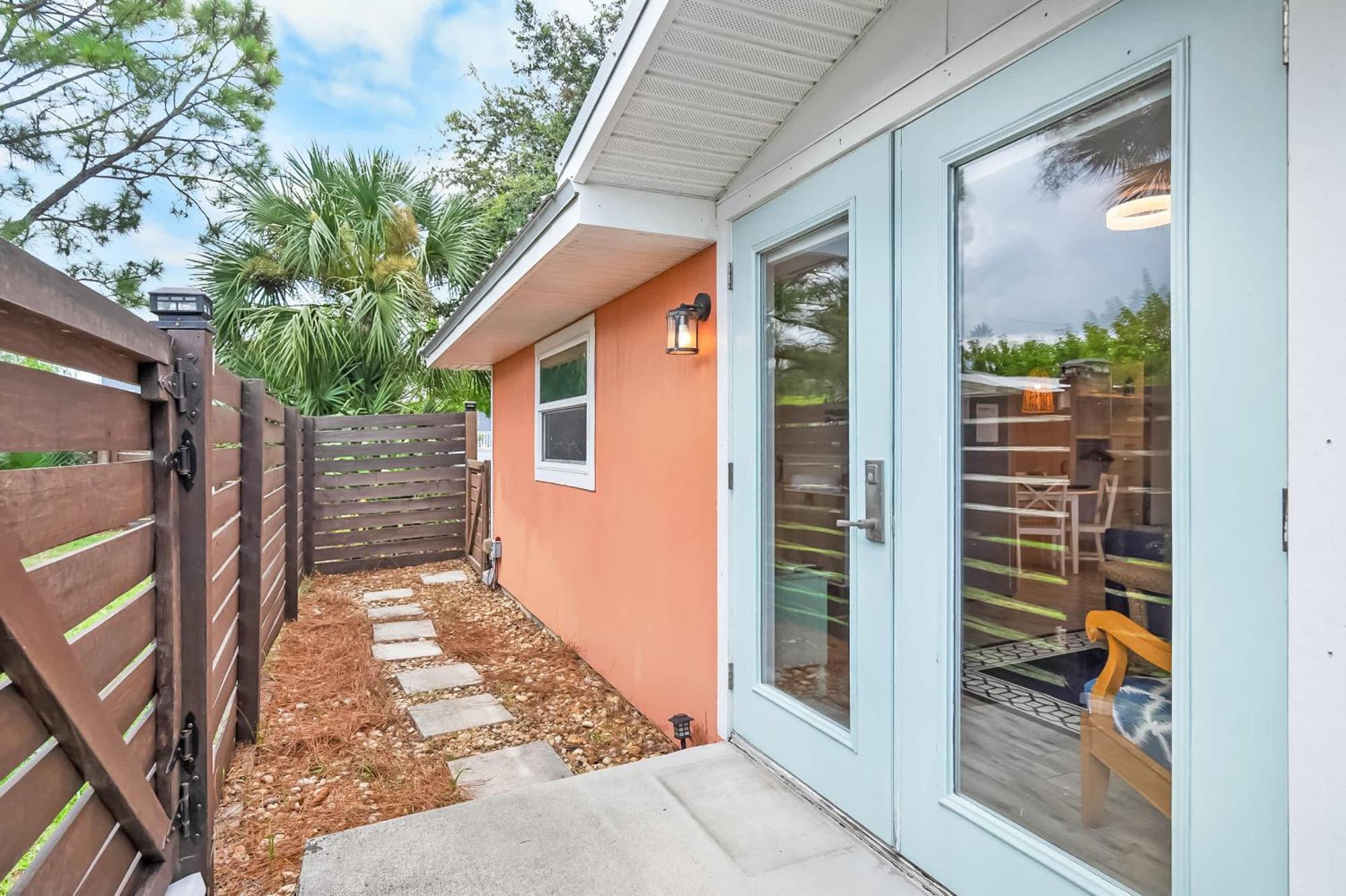 Coral Cottage, Stylish Studio Suite On Canal, Walkable To Beach, Private Parking Сент-Огастин Экстерьер фото